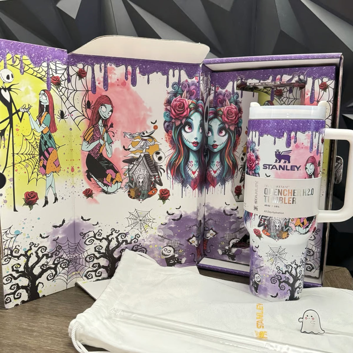 40oz Sally x Jack Skellington Tumbler